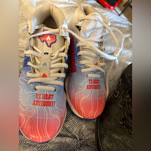 Pre-Loved Kids under Armor 
3.5 Y &  2.5 Y
2pair Colorful Cleats - Picture 11 of 12